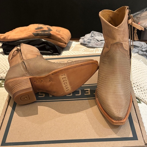 Tecovas Women's Brown Textured Ankle Boots - Picture 3 of 5